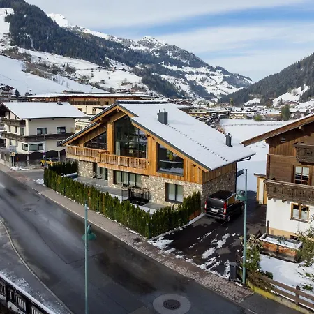 Dorfchalet Luxus-wellness-chalet Im Skigebiet * 格罗萨尔