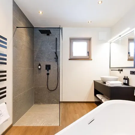 Dorfchalet Luxus-wellness-chalet Im Skigebiet 木屋 *