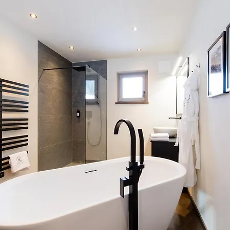 Dorfchalet Luxus-wellness-chalet Im Skigebiet 木屋 格罗萨尔