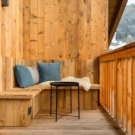 Dorfchalet Luxus-wellness-chalet Im Skigebiet
