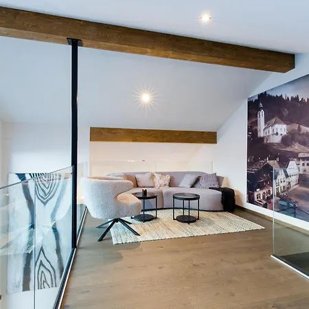 Dorfchalet Luxus-wellness-chalet Im Skigebiet *