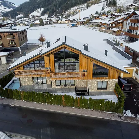 Dorfchalet Luxus-wellness-chalet Im Skigebiet *