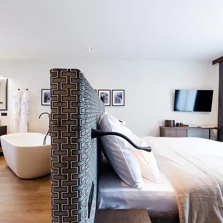 Dorfchalet Luxus-wellness-chalet Im Skigebiet * 格罗萨尔