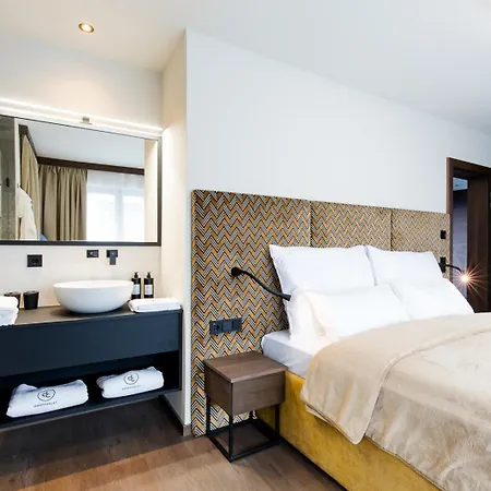 Dorfchalet Luxus-wellness-chalet Im Skigebiet 木屋 格罗萨尔