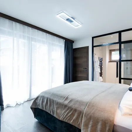 Dorfchalet Luxus-wellness-chalet Im Skigebiet 格罗萨尔