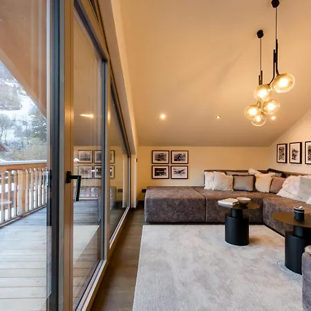 Dorfchalet Luxus-wellness-chalet Im Skigebiet 木屋 格罗萨尔