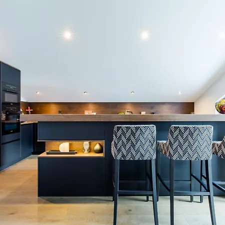 Dorfchalet Luxus-wellness-chalet Im Skigebiet 木屋 格罗萨尔