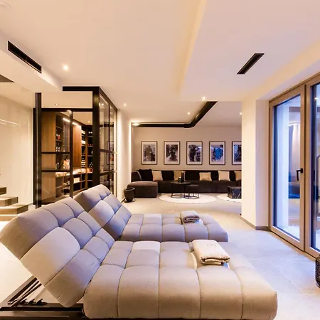 Dorfchalet Luxus-wellness-chalet Im Skigebiet *